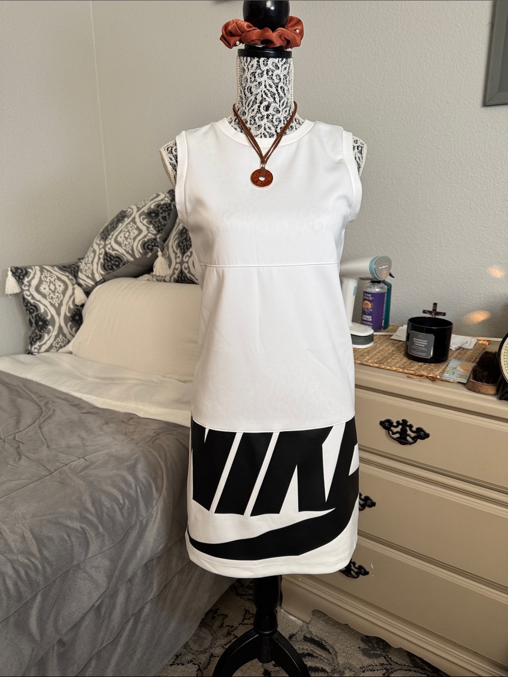 Nike sportswear White Sleeveless Mini Dress w/Black Graphic Hem Sz: XS